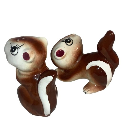 Chipmunk Salt and Pepper Shaker Set- brown/ white - Picture 4 of 7
